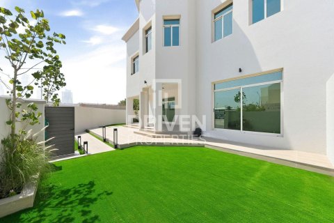 4 bedrooms Villa in Jumeirah 3, UAE No. 193364