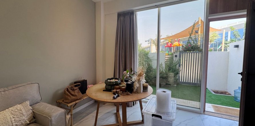 1 bedroom Townhouse in Dubai, UAE No. 169575