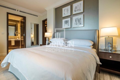 Квартира с 2 спальнями в The Address Residence Fountain Views, ОАЭ №193075 13