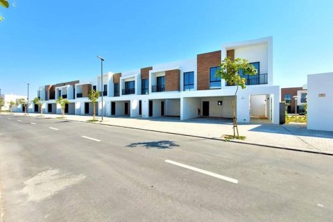 3 bedrooms Townhouse  No. 123698 2