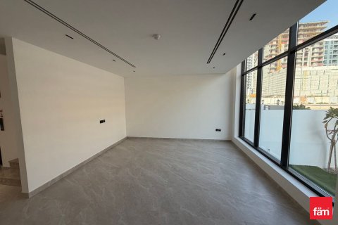 4 bedrooms Villa in Dubai, UAE No. 143628 4