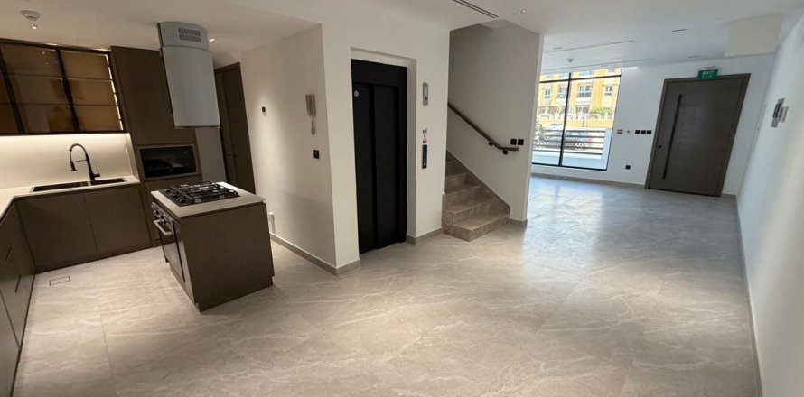 4 bedrooms Villa in Dubai, UAE No. 143628