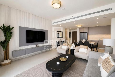 Квартира с 3 спальнями в EMAAR Beachfront, ОАЭ №191683 4