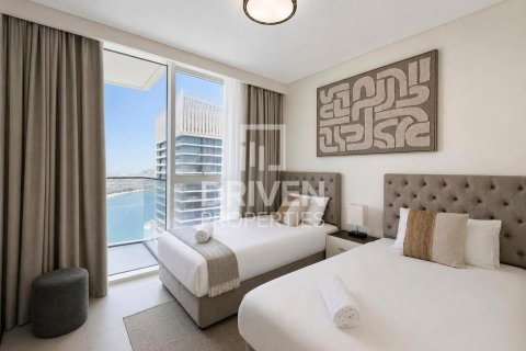 Квартира с 3 спальнями в EMAAR Beachfront, ОАЭ №191683 5