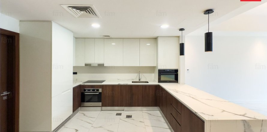 4 bedrooms Villa in Dubai, UAE No. 143678