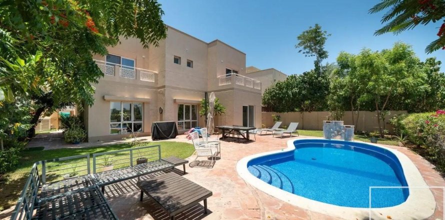 5 bedrooms Villa in Meadows, UAE No. 194576