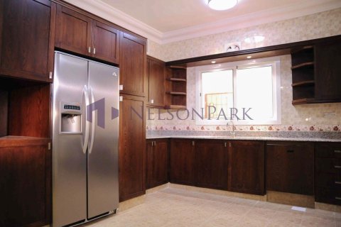 4 bedrooms Villa in Doha, Qatar No. 58117 15