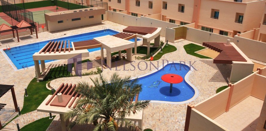 4 bedrooms Villa in Doha, Qatar No. 58117
