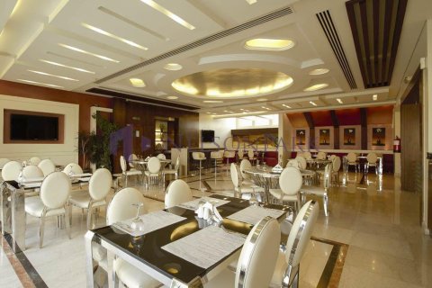 4 bedrooms Villa in Doha, Qatar No. 58117 9