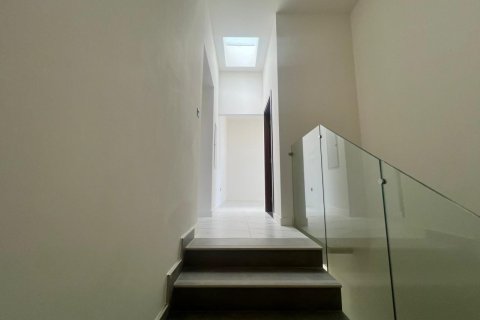 Villa de 4 dormitorios en District 11, UAE No. 167834 8
