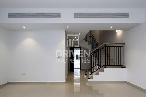 Townhouse de 3 dormitorios en Dubai, UAE No. 188628