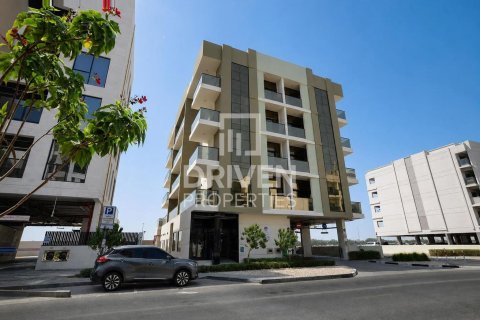 Edificio de 1592.36m² en Dubai Land, UAE No. 188632 11