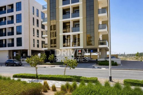 Edificio de 1592.36m² en Dubai Land, UAE No. 188632 5
