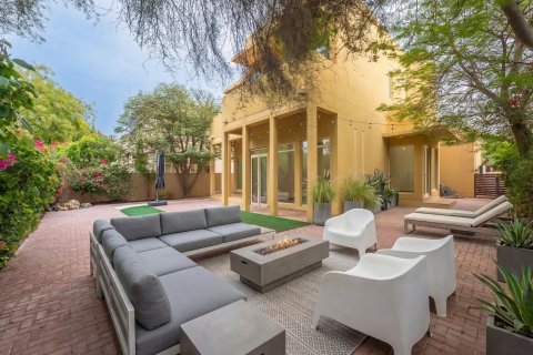 3 bedrooms Villa in Dubai, UAE No. 151166 5