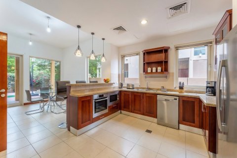 3 bedrooms Villa in Dubai, UAE No. 151166 13