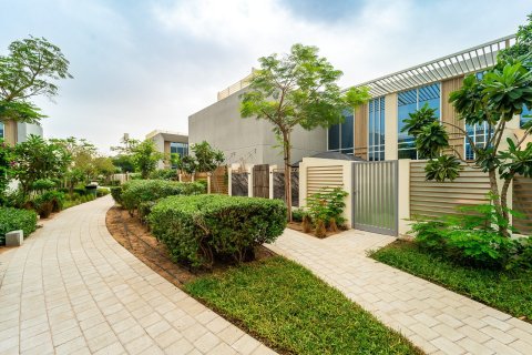 2 bedrooms Townhouse in Dubai, UAE No. 151162 4