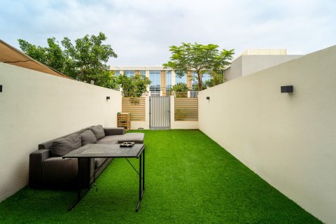 2 bedrooms Townhouse in Dubai, UAE No. 151162 8