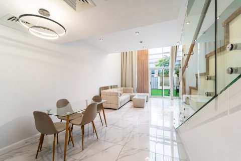 2 bedrooms Townhouse in Dubai, UAE No. 151162