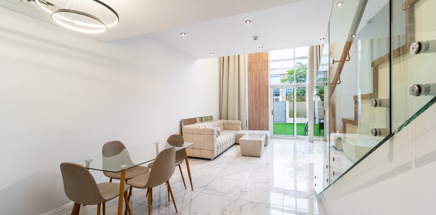 2 bedrooms Townhouse in Dubai, UAE No. 151162