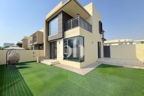 Townhouse de 4 dormitorios  No. 115754 2