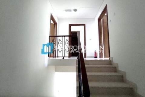 3 bedrooms Villa in Abu Dhabi, UAE No. 149770 6