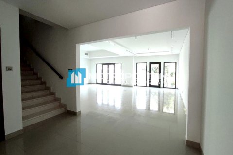 3 bedrooms Villa in Abu Dhabi, UAE No. 149770 3