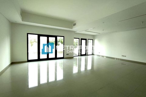 3 bedrooms Villa in Abu Dhabi, UAE No. 149770 7