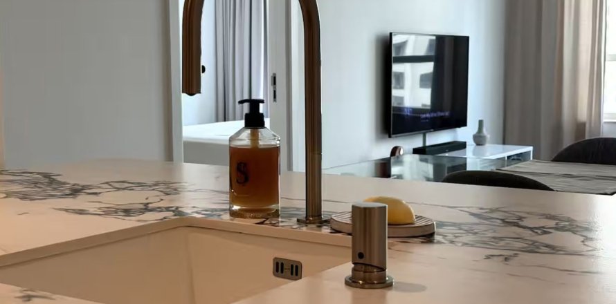 Apartment de 1 dormitorio en The Address Dubai Marina, UAE No. 148289