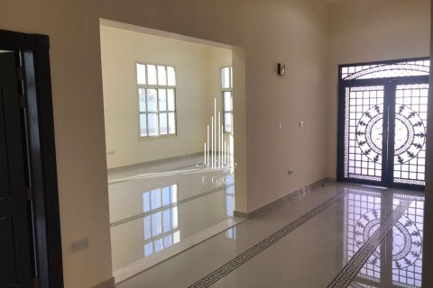Villa de 7 dormitorios en Khalifa City, UAE No. 34747 7