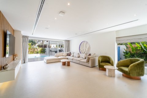 5 bedrooms Villa in Dubai, UAE No. 161055 10