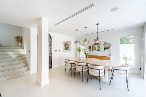 5 bedrooms Villa in Dubai, UAE No. 161055 16
