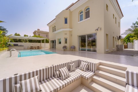 5 bedrooms Villa in Dubai, UAE No. 161055