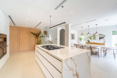 5 bedrooms Villa in Dubai, UAE No. 161055 15