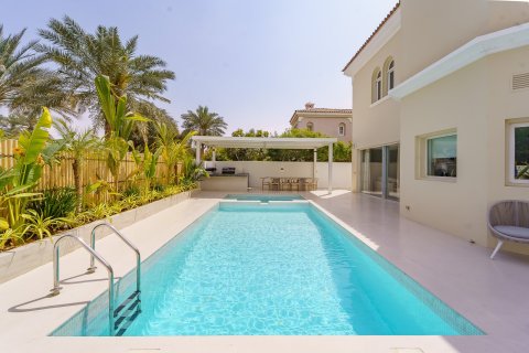 5 bedrooms Villa in Dubai, UAE No. 161055 5