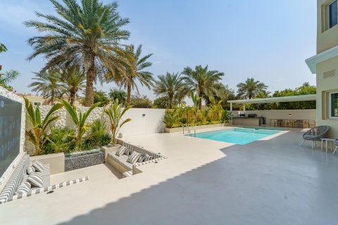5 bedrooms Villa in Dubai, UAE No. 161055 4