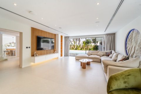 5 bedrooms Villa in Dubai, UAE No. 161055 12