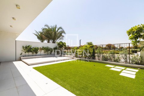 4 bedrooms Townhouse in District One, UAE No. 200529 7