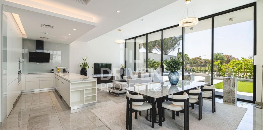 4 bedrooms Townhouse in District One, UAE No. 200529