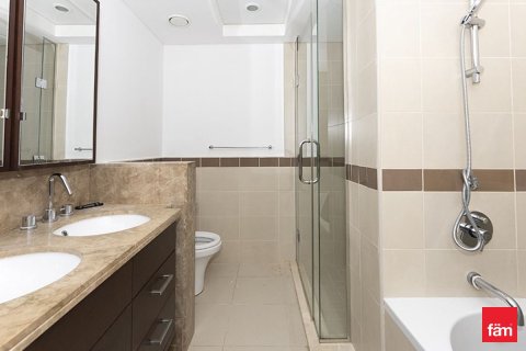 Квартира с 2 спальнями в Даунтаун Дубай (Даунтаун Бурдж Дубай), ОАЭ №141483 16