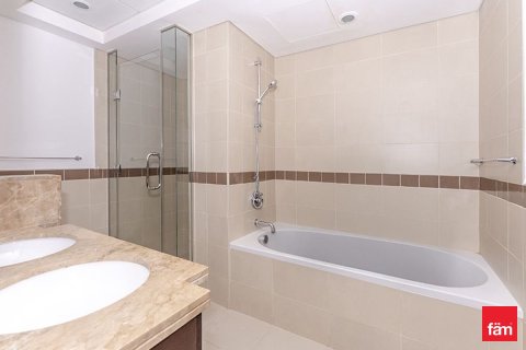 Квартира с 2 спальнями в Даунтаун Дубай (Даунтаун Бурдж Дубай), ОАЭ №141483 23