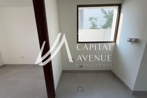 4 bedrooms Villa in Abu Dhabi, UAE No. 137062 10