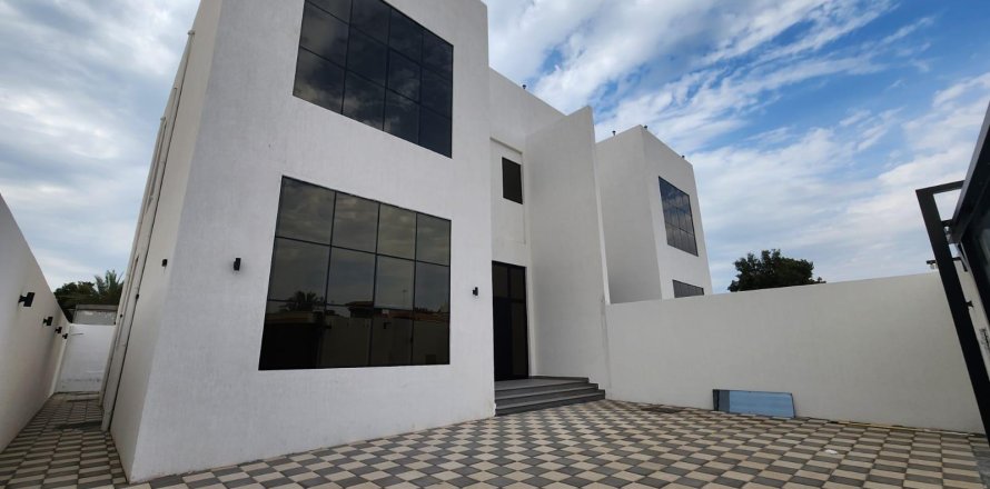 Villa de 4 dormitorios  No. 123674