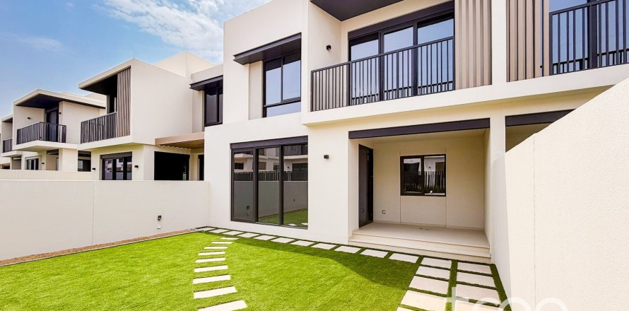 4 bedrooms Townhouse in Dubai, UAE No. 199025