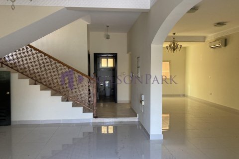 4 bedrooms Villa in Doha, Qatar No. 58466 2