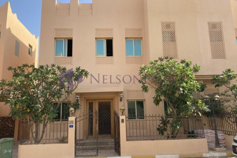 4 bedrooms Villa in Doha, Qatar No. 58466 1