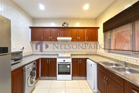 4 bedrooms Villa in Doha, Qatar No. 58477 3