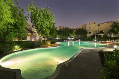 4 bedrooms Villa in Doha, Qatar No. 58477 7
