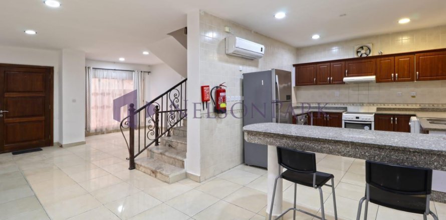 4 bedrooms Villa in Doha, Qatar No. 58477