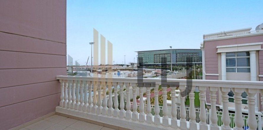 5 bedrooms Villa in Abu Dhabi, UAE No. 51181