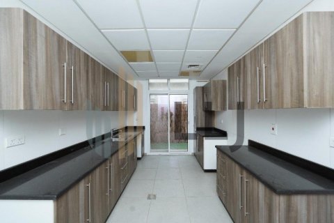 Villa de 4 chambres à Abu Dhabi, UAE No. 51180 13